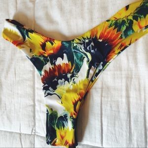 Cheeky Sunflower Bikini Bottoms🌟NEVER WORN🌟